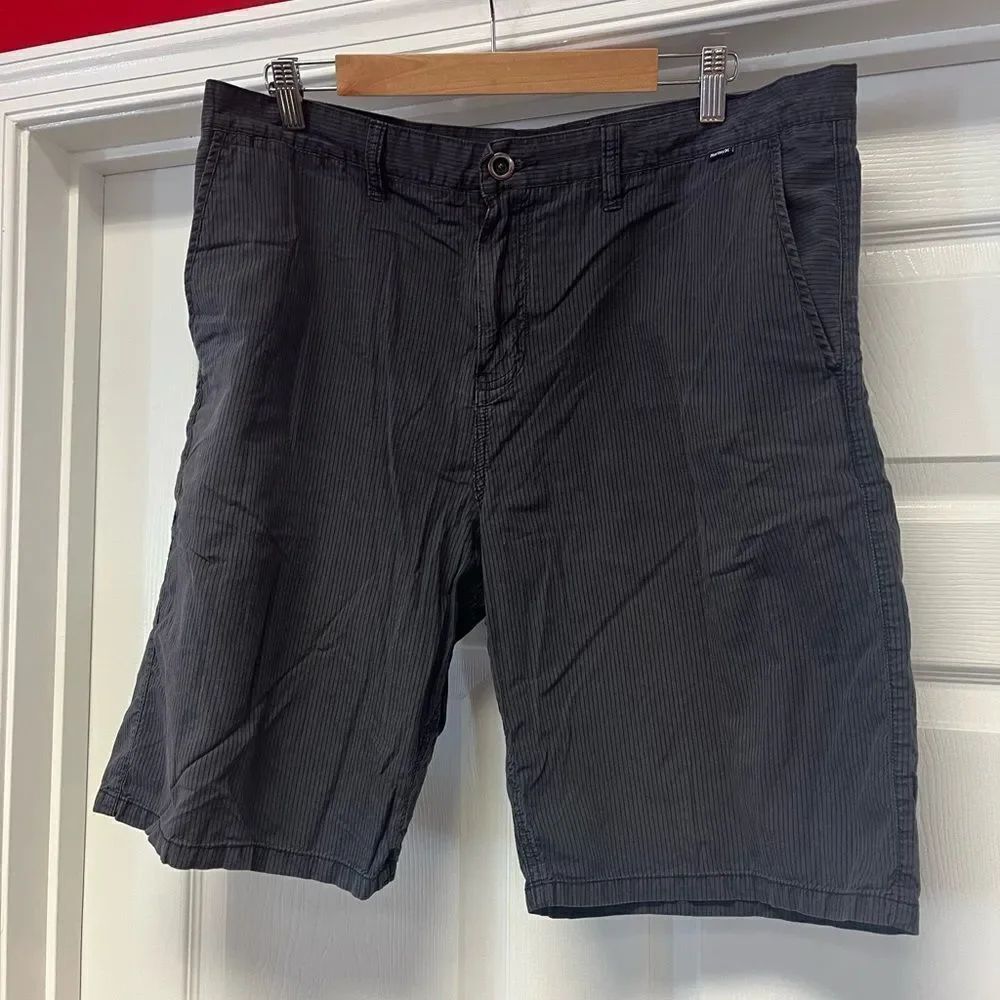 Hurley Mens Gray Pinstripe Bermuda Shorts sz 36
